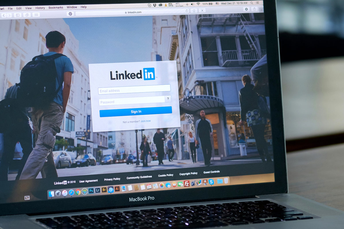 How To Connect Your LinkedIn And Personal Accounts?
